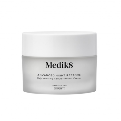 Medik8 Advanced Night Restore es una crema facial nocturna de alto rendimiento diseñada para revitalizar y rejuvenecer la piel mientras duermes.