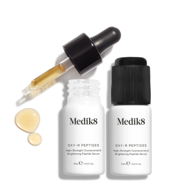 Medik8 Oxy-R Peptides™, potente suero iluminador y tratamiento antiedad de péptidos de alta potencia combinando con la acción rejuvenecedora del retinol.